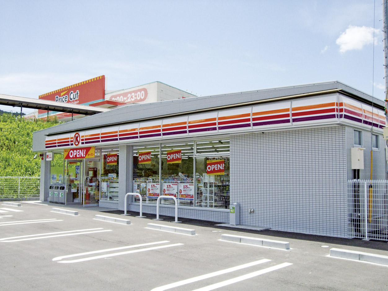 Convenience store. Circle K (in town): something useful "Higashiyama" in front of the station convenience store