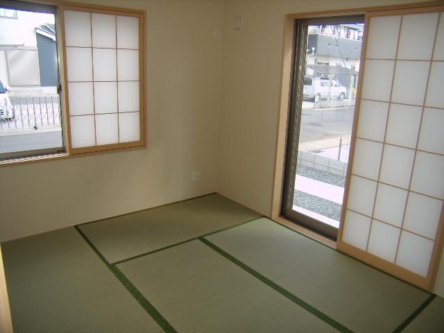 Same specifications photos (Other introspection). Does not contain the current situation tatami (easily scratched) it looks like this Japanese-style room. 