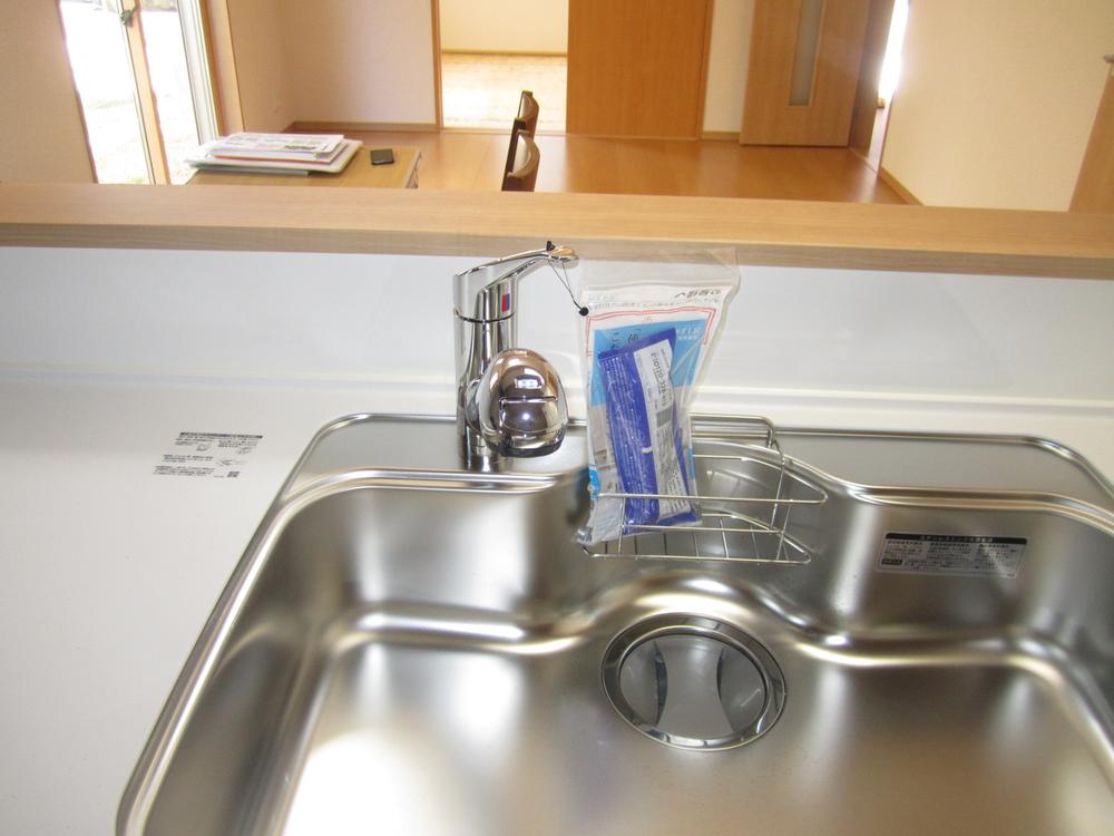 Kitchen. Faucet with water purification cartridge