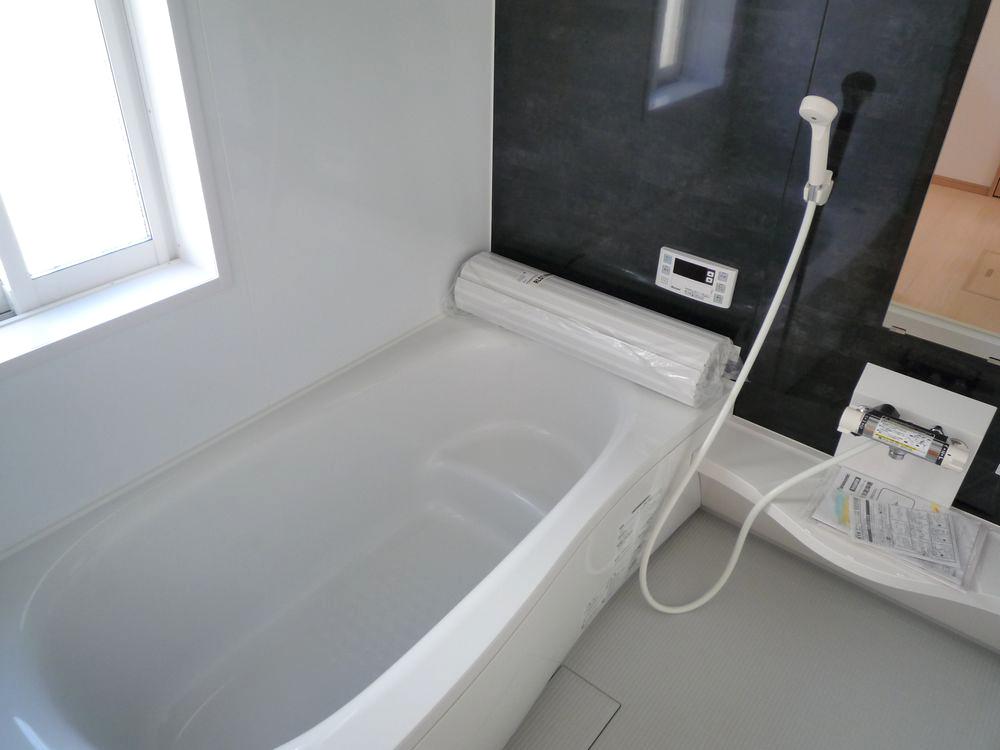 Bathroom.  ■ Spacious 1 pyeong size of the bathroom (automatic water filling, Reheating, With moisturizing function) ・ With bathroom dryer (Building 3 bathroom) ■ 