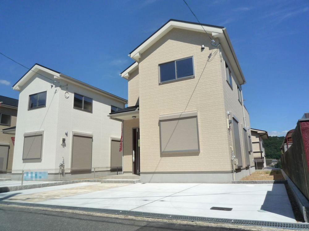 Local appearance photo.  ■ 3 Building appearance ■ 