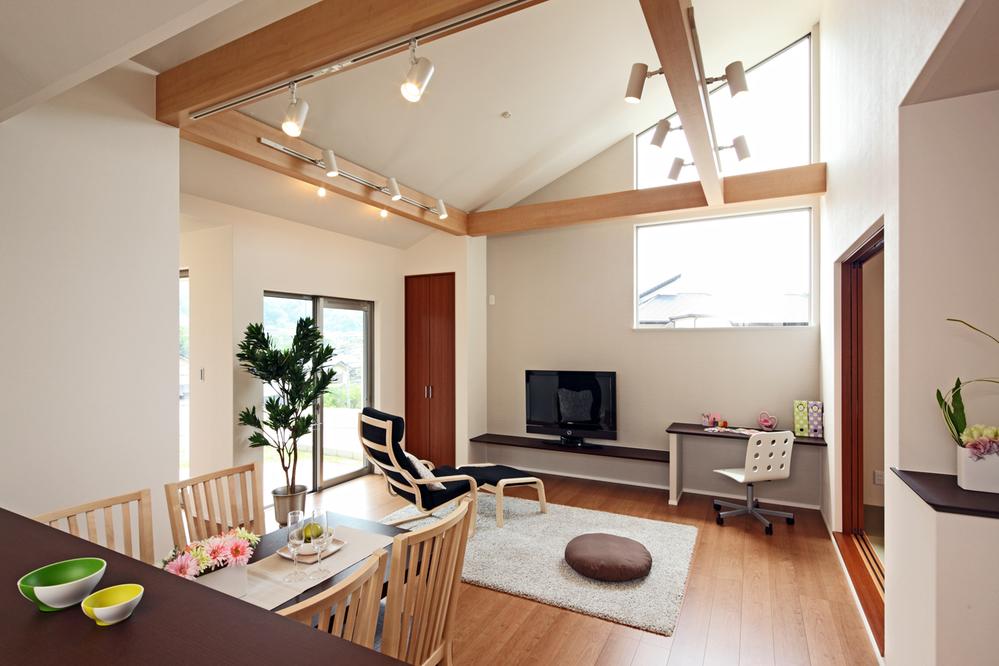 Model house photo. Airy living-dining that was taking advantage of the slope ceiling. Spread the blue sky from the large windows in the front, Is likely to be able to look at the starry sky if the night (F No. land model house LDK)