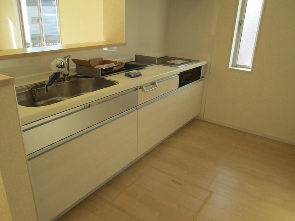 Same specifications photo (kitchen). Face-to-face kitchen where you can enjoy a conversation