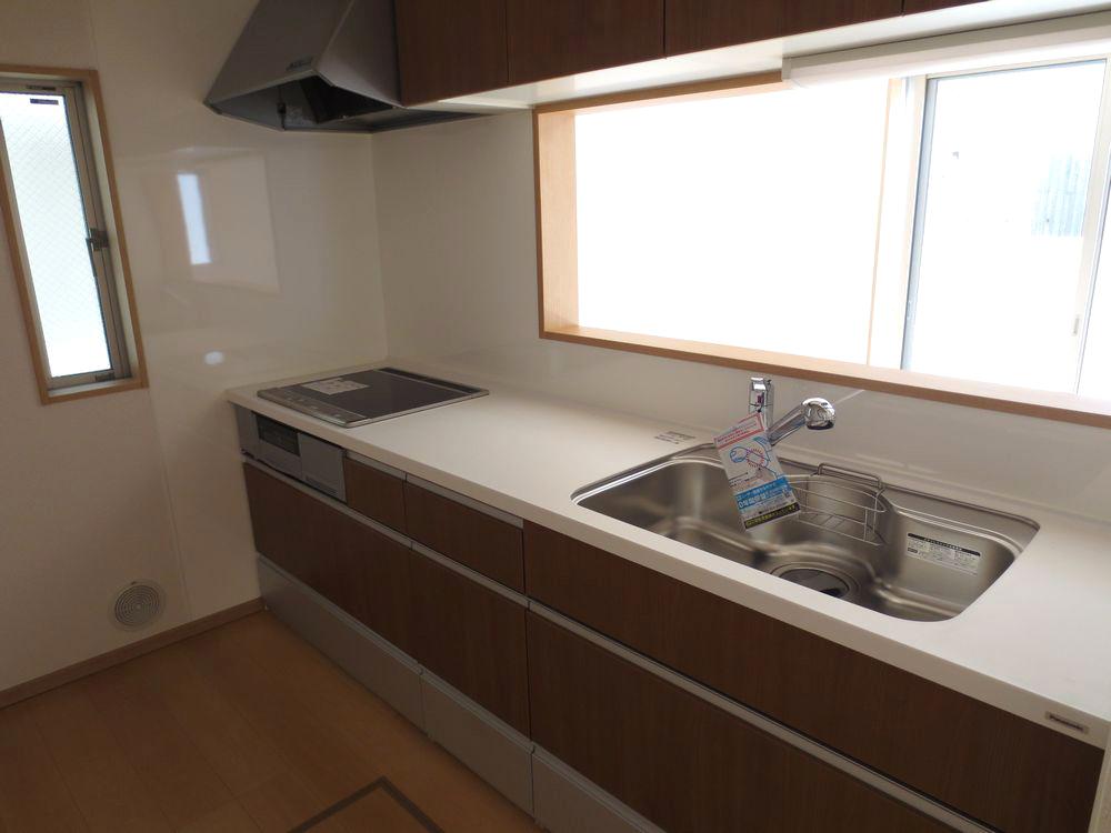 Kitchen.  ■ Faucet is a system kitchen with an integrated water purifier ■ (3 Building kitchen)