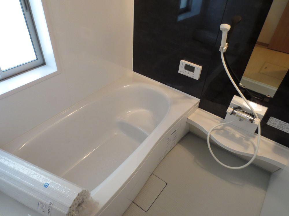 Bathroom.  ■ Spacious 1 pyeong size of the bathroom (automatic water filling, Reheating, With moisturizing function) ・ With bathroom dryer ■ (3 Building bathroom)
