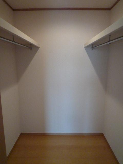 Receipt. Walk-in closet