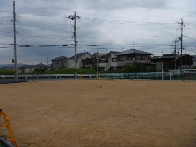 Local photos, including front road. For day is good there is no high around the building