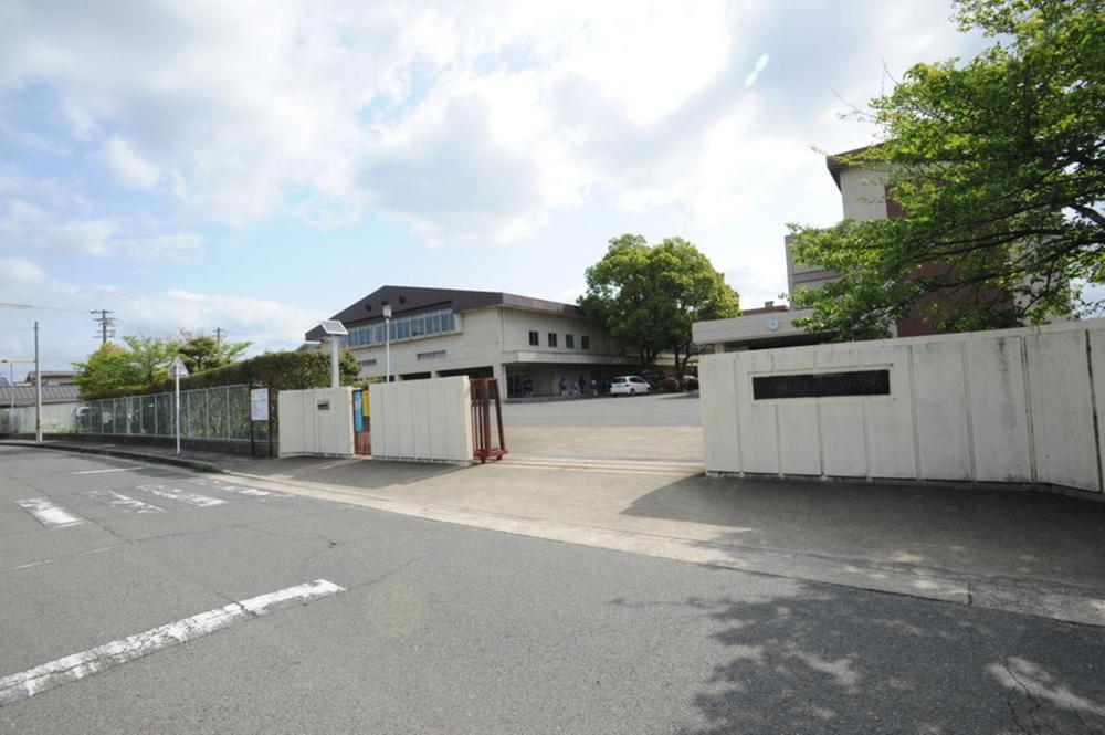 Junior high school. Municipal Ikaruga 300m to the south junior high school