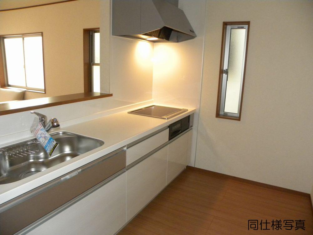 Same specifications photo (kitchen).  ■ This is a system kitchen with water purifier ■ 