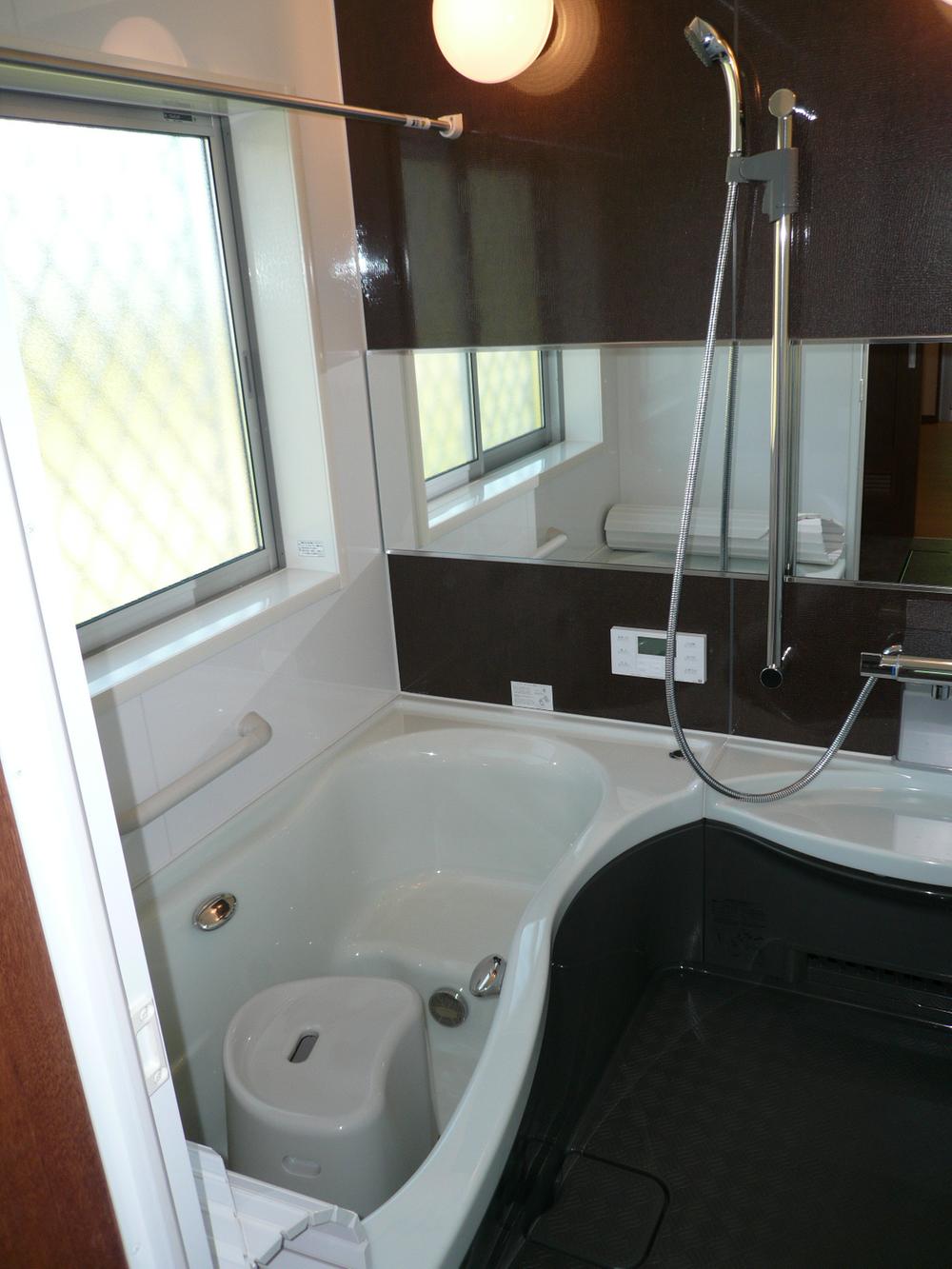Same specifications photo (bathroom). Same specification unit bus (Toklas)