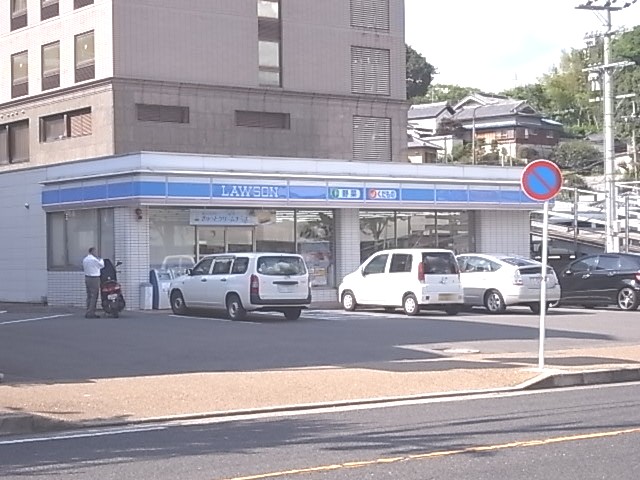 Convenience store. Lawson JR Misato Station store up (convenience store) 573m