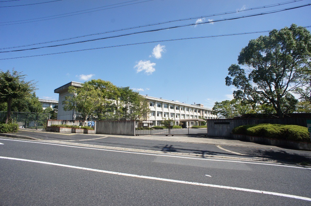 high school ・ College. Nara Prefectural Seiwa Seiryo High School (High School ・ NCT) to 2202m