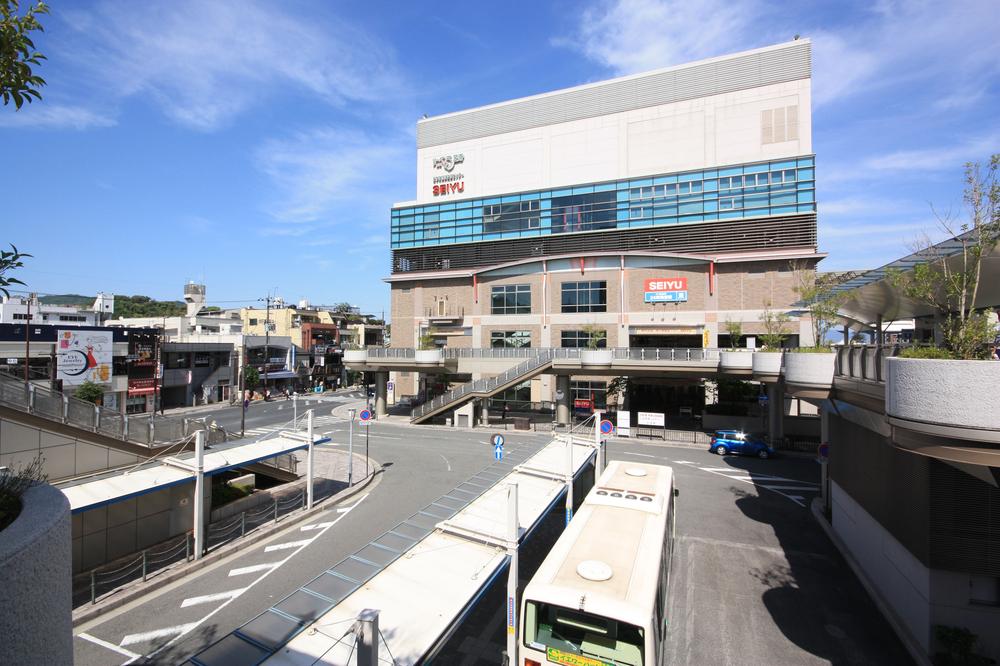 Shopping centre. 1070m Riberu Oji until Riberu Oji is the shopping center. Including Seiyu of 24-hour, Various clinic,  Business facilities such as banks and post offices, restaurant, amusement, Miscellaneous goods ・ So apparel specialty store is on