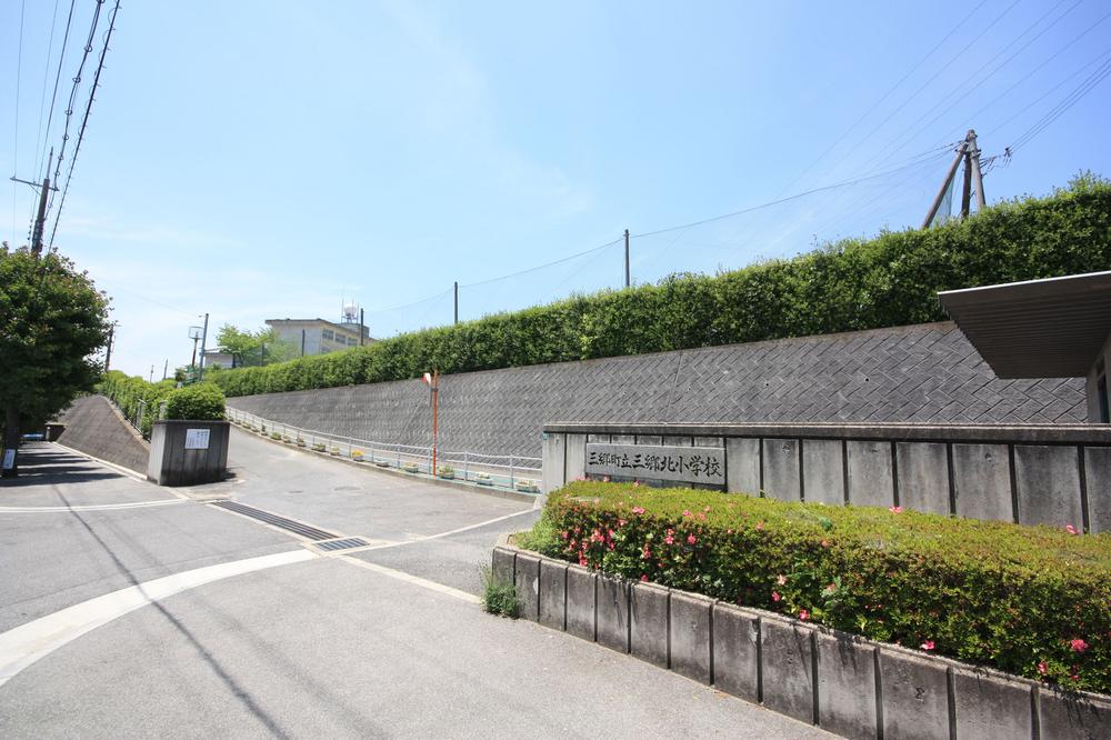 Primary school. Misatokita until elementary school 1092m walk about 24 minutes