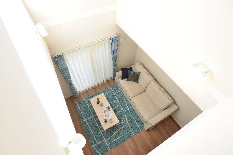 Living. Living room overlooking from 2F.  Even apart see the family Sounds good