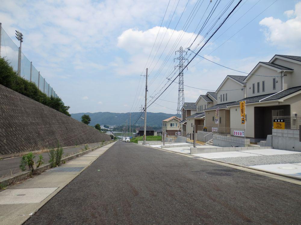 Local photos, including front road.  ■ Front road 6m, It is very clean streets that are Readjustment ■ 
