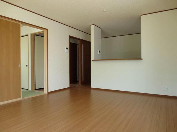 Living.  ■ Room part is using the pair glass, Worry of condensation does not have (1 Building Living) ■ 