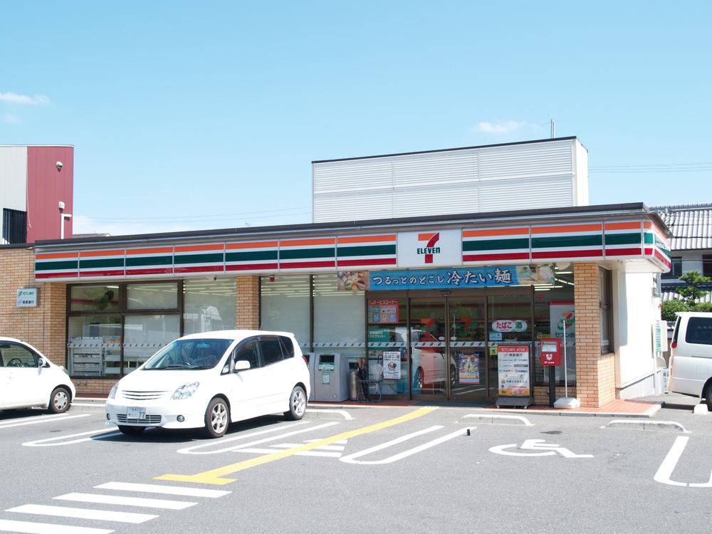 Convenience store. Distance of up to 170m facility to the Seven-Eleven is a standard. 