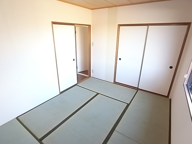 Other room space. Slowly relaxing Japanese-style room