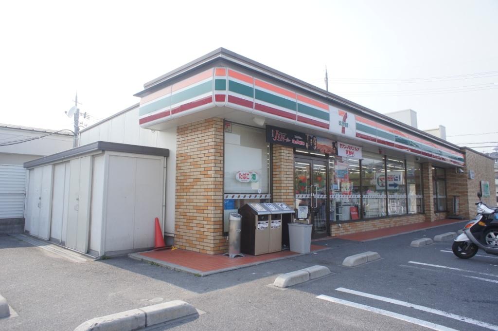 Convenience store. Seven-Eleven Kashiba Anamushi store up (convenience store) 517m