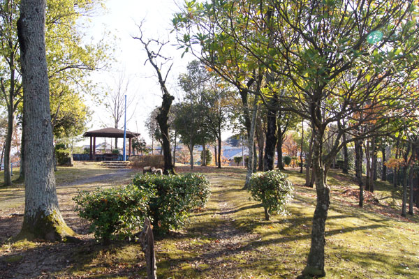 Surrounding environment. If you walk a little, Lush park (Tsuchiyama children's park / 9 minute walk ・ About 720m)