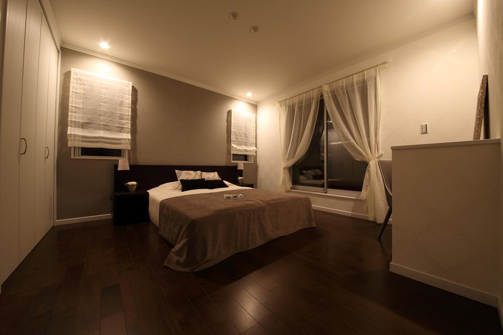 Model house photo. Isokabe model The main bedroom (night)