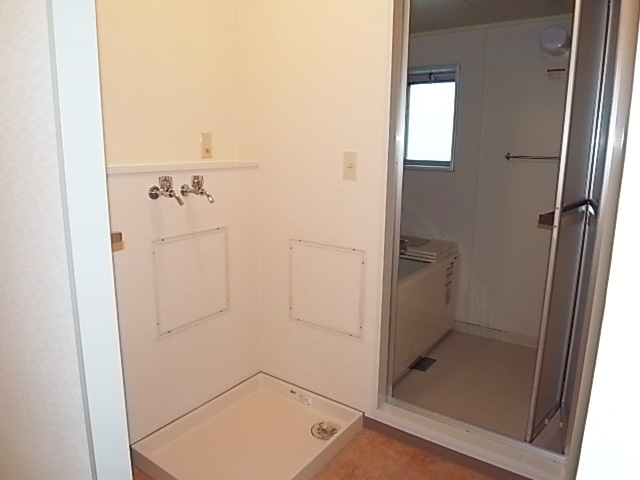 Washroom. Laundry Area