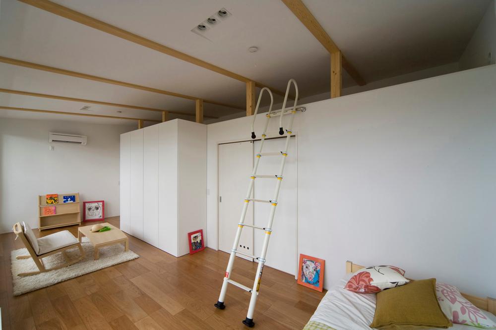 Same specifications photos (Other introspection). There is one side Hiroen in the children's room with a loft. Because the future partition is the room, Possible space making tailored to the child's growth Same specifications indoor