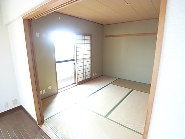 Other room space. Spacious relaxing Japanese-style space
