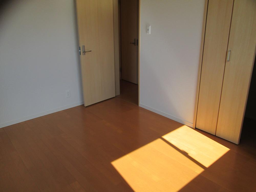 Other introspection. All rooms have closet