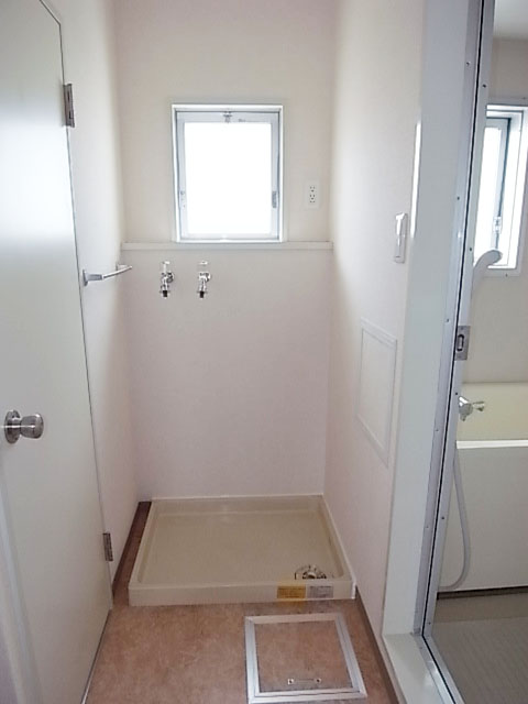 Washroom. Laundry Area