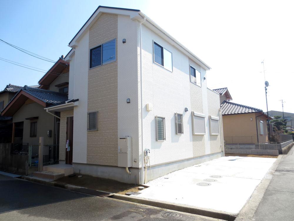 Local appearance photo. The building is already completed! Please feel free to contact us even more of the indoor tour hope ■ There is a sense of relief because the northwest corner lot ■