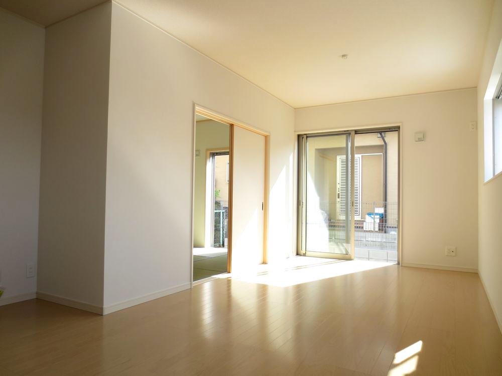 Living. ■ Do not worry about condensation in the LOW-E pair glass use ■