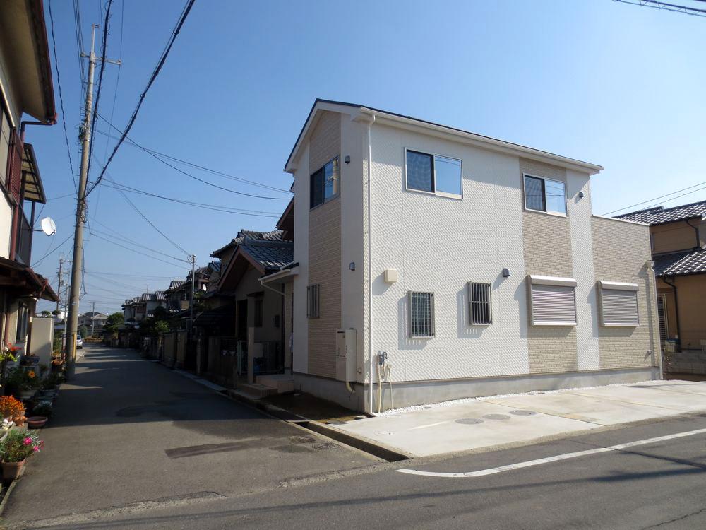 Local photos, including front road. ■ North road width about 4m, There west road width about 5m ■