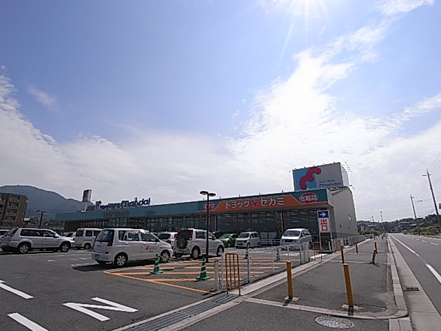Supermarket. Bandai Kashiba Futagami store up to (super) 698m