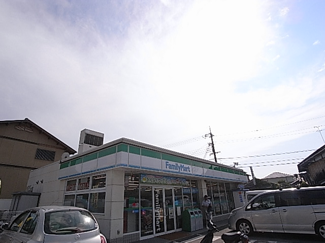 Convenience store. FamilyMart Kashiba Futagami Station store up to (convenience store) 490m