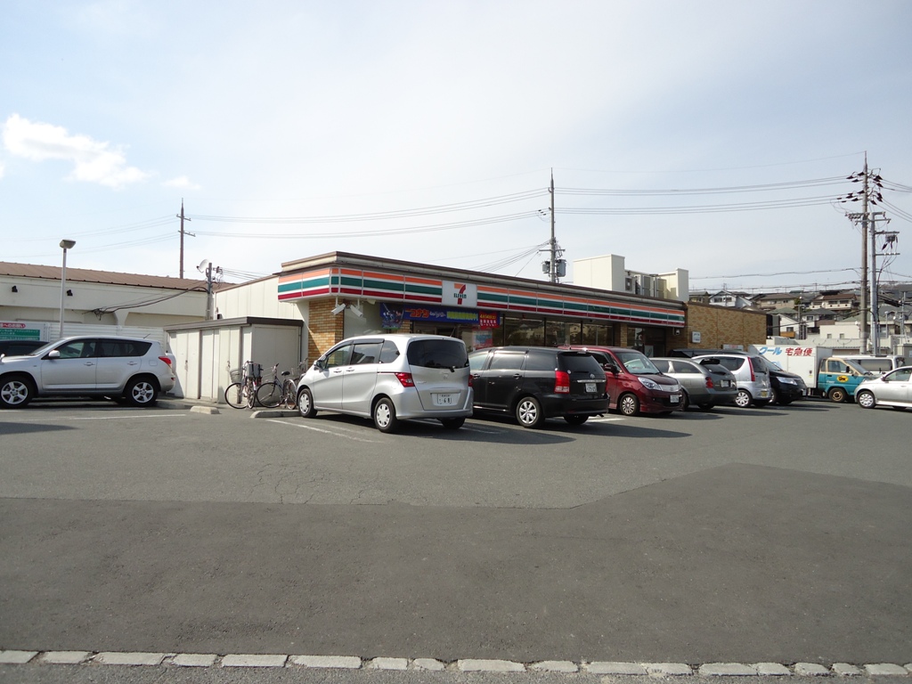 Convenience store. Seven-Eleven Kashiba Anamushi store up (convenience store) 237m