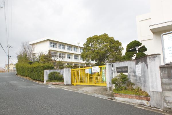 Primary school. Kashiba 308m to stand Shimoda Elementary School