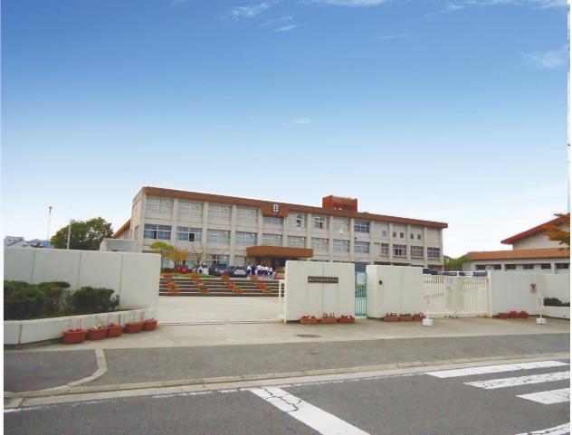 Junior high school. Kashiba stand Kashibahigashi until junior high school 1490m