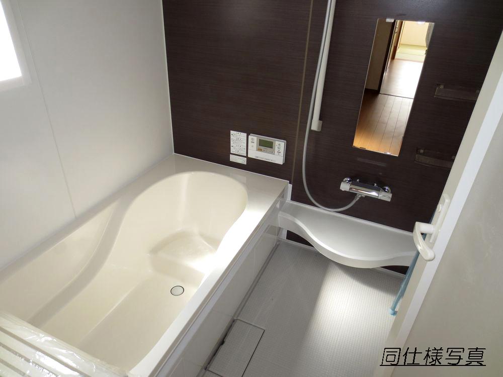 Same specifications photo (bathroom).  ■ Bathroom ventilation heating dryer, All is an automatic hot water clad function unit bus ■ 