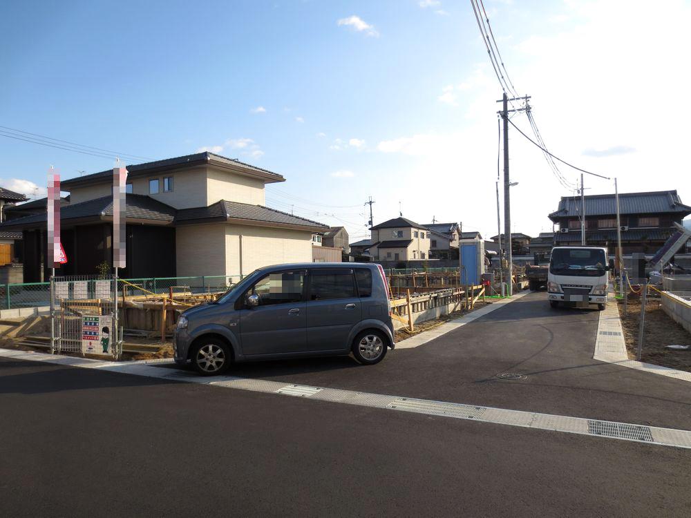 Local photos, including front road.  ■ Local (12 May 2013) Shooting ■ 