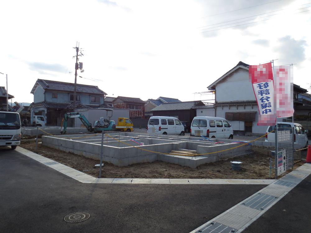 Local appearance photo.  ■ Local (December 2013) Photography: 6 Building ■ 