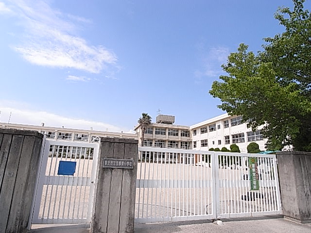 Primary school. Kashiba Municipal shizumi to elementary school (elementary school) 1052m