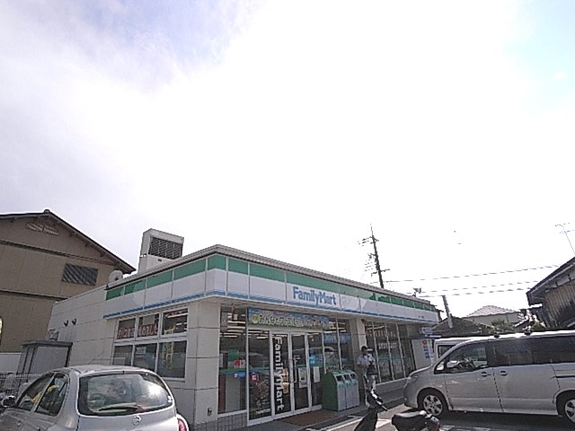 Convenience store. FamilyMart Kashiba Futagami Station store up to (convenience store) 810m