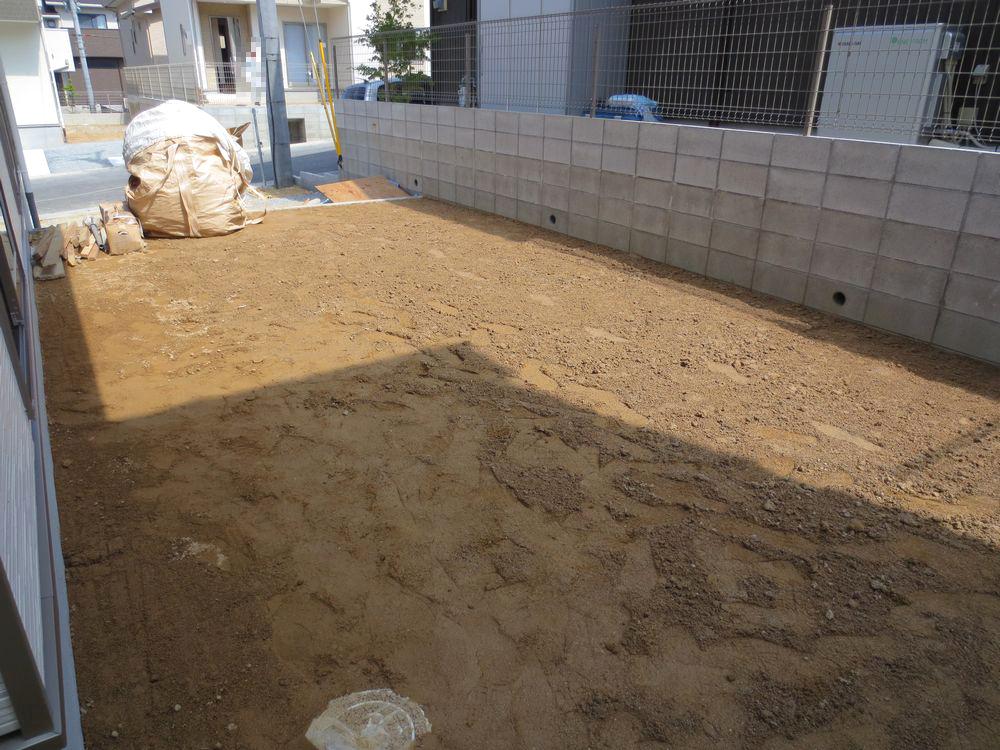 Garden.  ■ Building 3 is equipped with a garden in the building south! (3 Building garden) ■ 