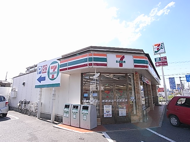 Convenience store. Seven-Eleven Kashiba Isokabe 3-chome up (convenience store) 665m