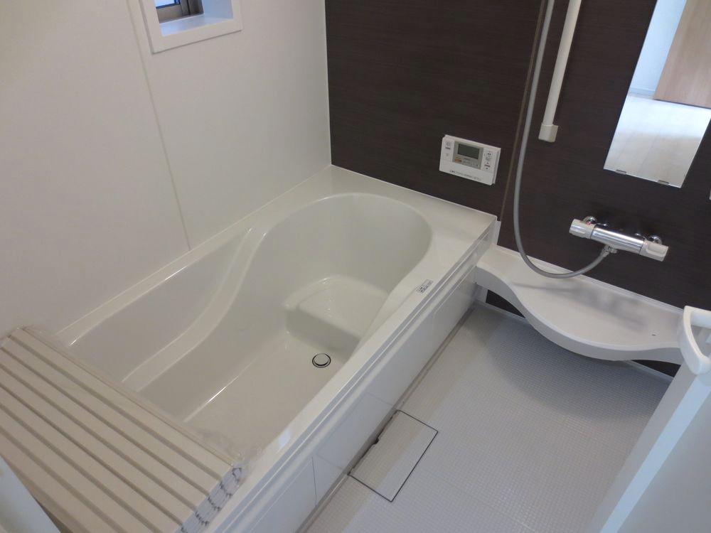 Bathroom.  ■ Bathroom ventilation heating dryer, All is an automatic hot water clad function unit bus ■ 