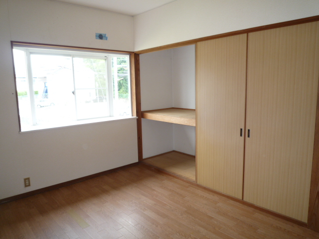 Other room space. It is excellent storage capacity! !