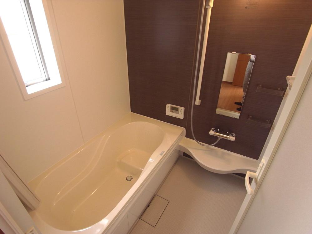 Same specifications photo (bathroom). Spacious bathtub is also entered along with the children