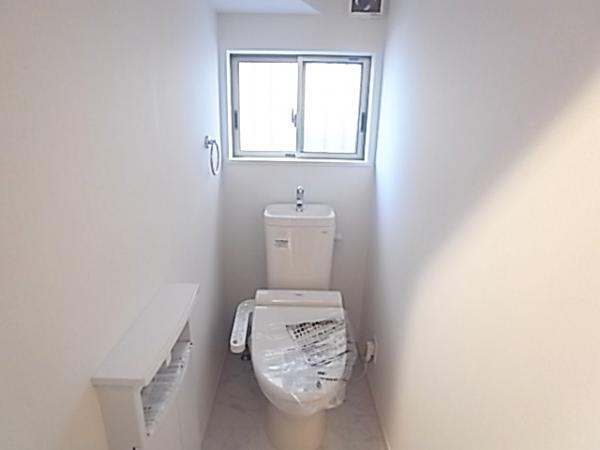 Toilet. Easy to clean and always clean toilets (same specifications toilet)